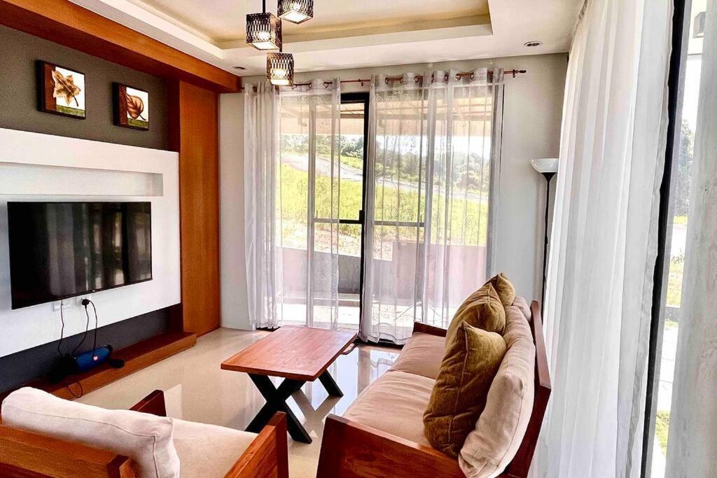 Overlooking Staycation At Sandari Batulao Tagaytay City Ngoại thất bức ảnh